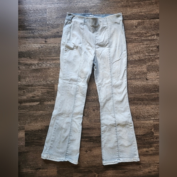 Westbound The High Rise Fit Light Wash Denim Flare Jeans - Picture 3 of 5